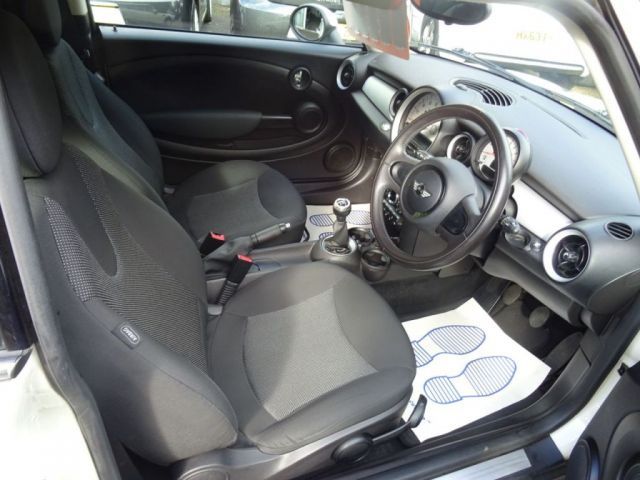 2011 MINI Hatch One 1.6 3d image 7