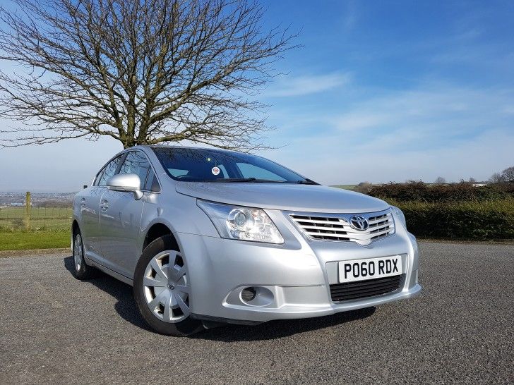 2010 Toyota Avensis 2.0 D-4D image 1