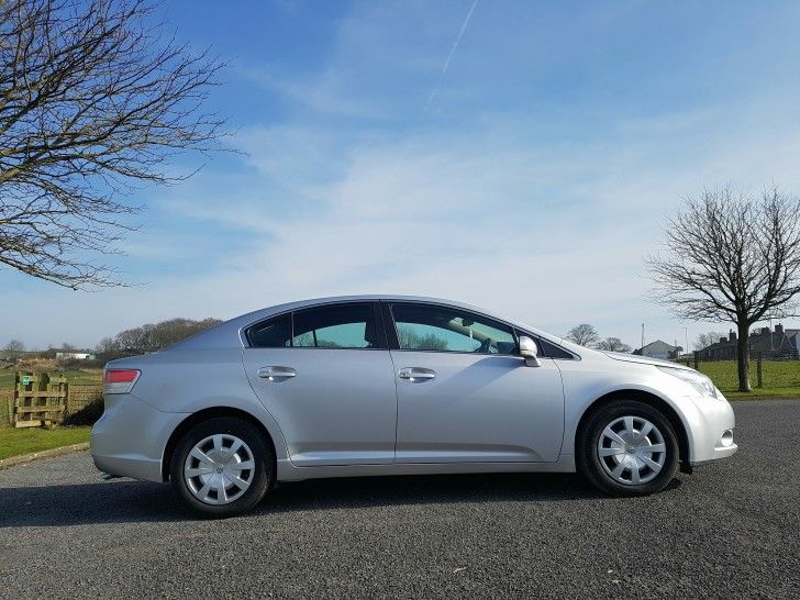 2010 Toyota Avensis 2.0 D-4D image 4