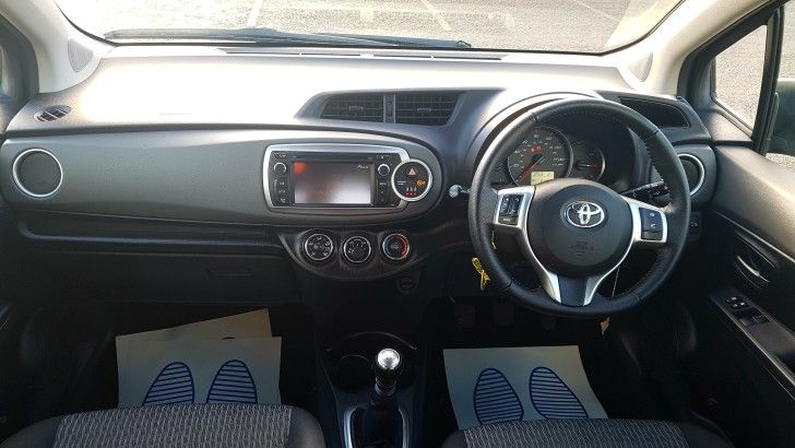 2013 Toyota Yaris 1.4 5dr image 9