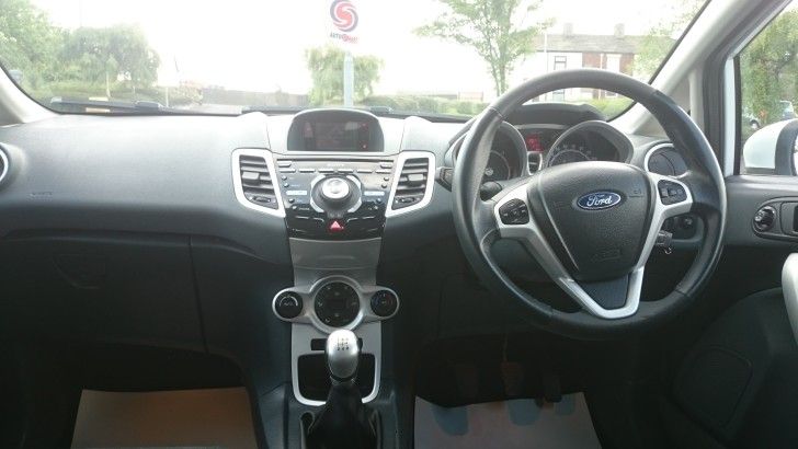2010 Ford Fiesta 1.6 image 8