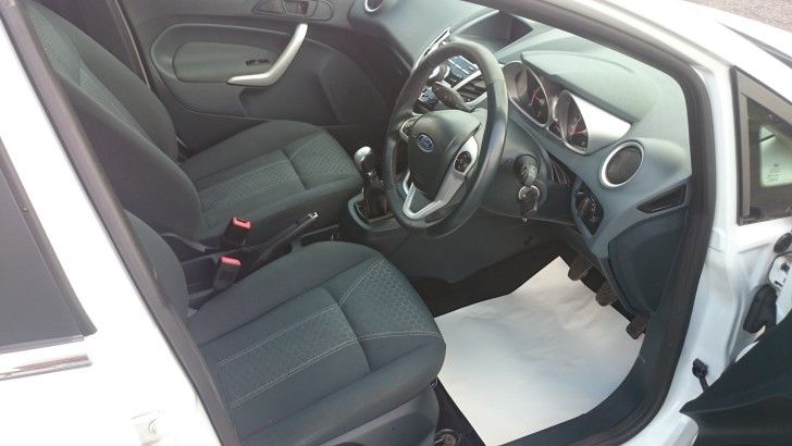 2010 Ford Fiesta 1.6 image 9