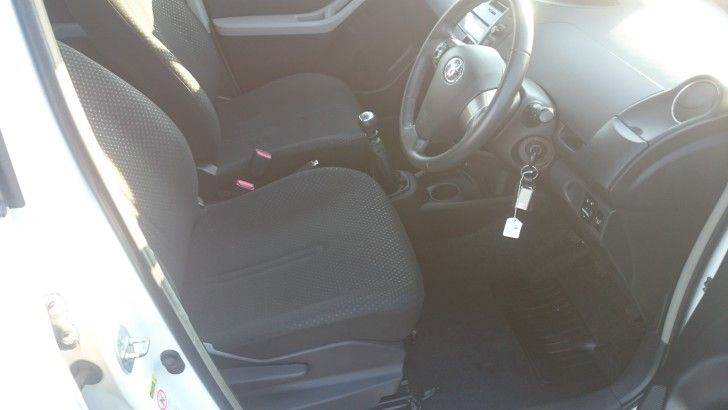 2011 Toyota Yaris 1.4 4d image 10