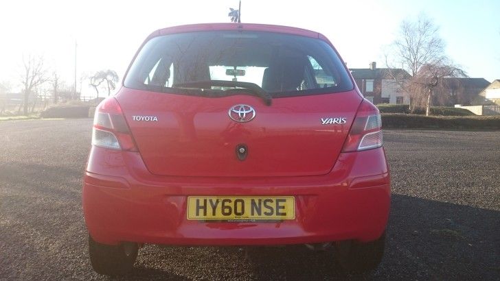2010 Toyota Yaris 1.4d 4d image 5