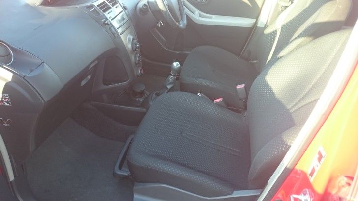 2010 Toyota Yaris 1.4d 4d image 8