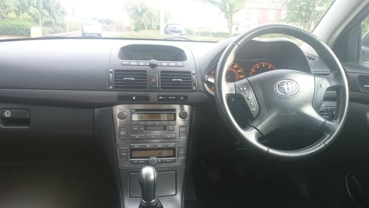 2004 Toyota Avensis 2.0 image 7