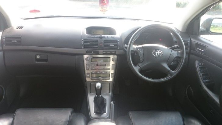 2004 Toyota Avensis 2.0 image 8