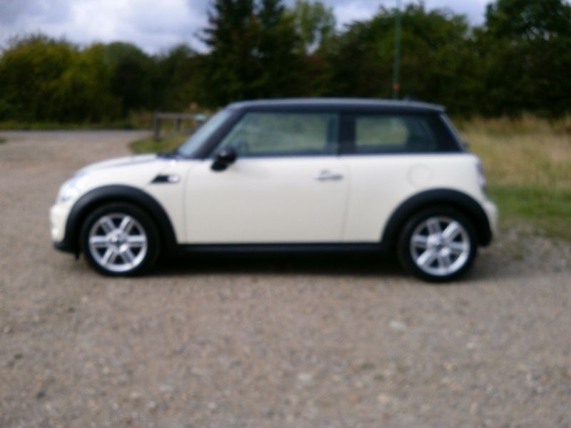 2012 MINI Cooper 1.6 3dr image 1