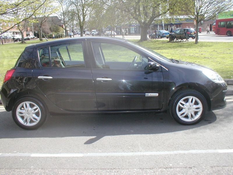 2007 Renault Clio LTD 1.2 16V 5dr image 5