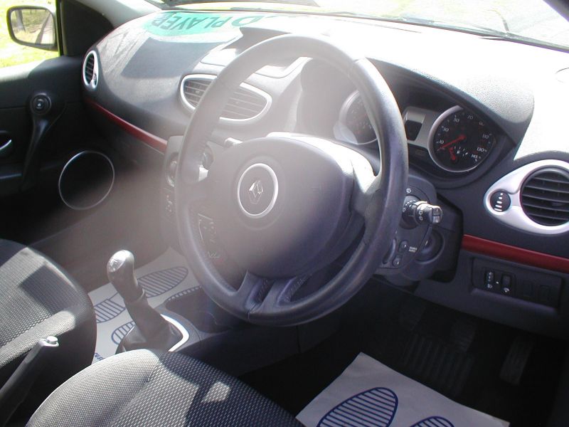 2007 Renault Clio LTD 1.2 16V 5dr image 9