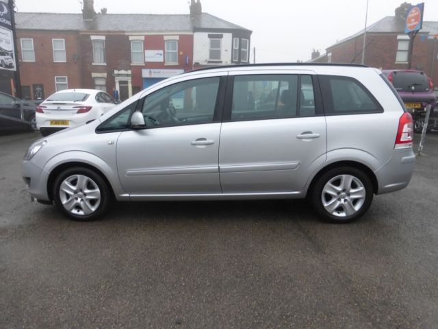 2013 Vauxhall Zafira 1.7 CDTI 5d image 5