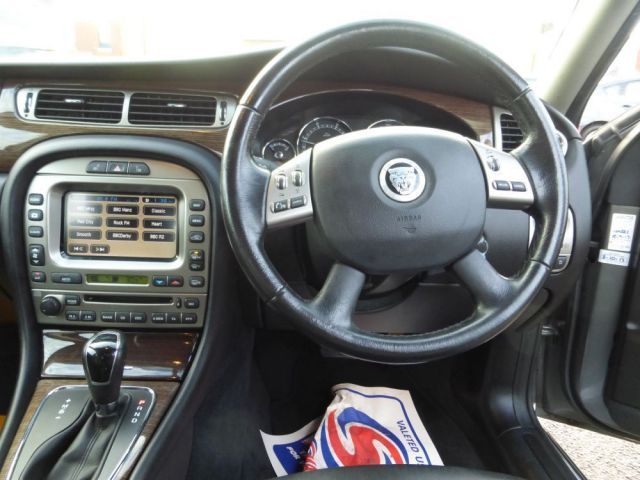 2009 Jaguar X-Type 2.2 SE 4d image 7