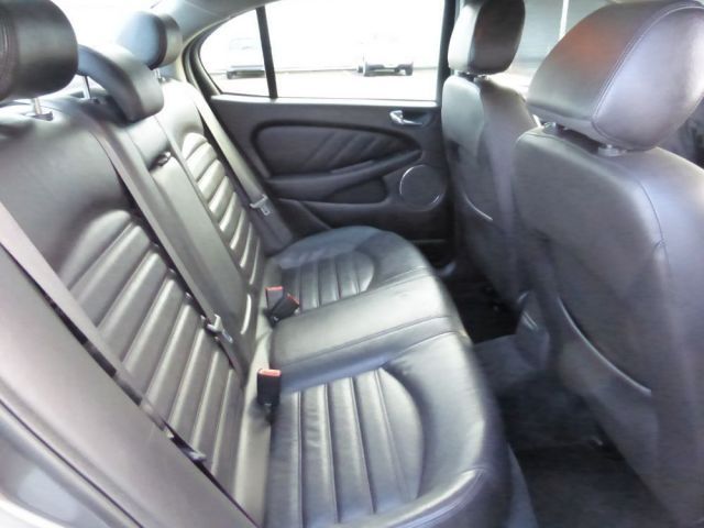 2009 Jaguar X-Type 2.2 SE 4d image 9