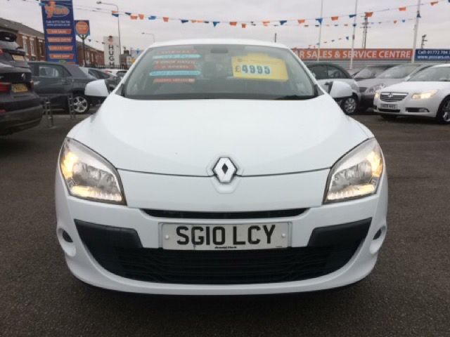 2010 Renault Megane 1.5 DCI 5d image 2