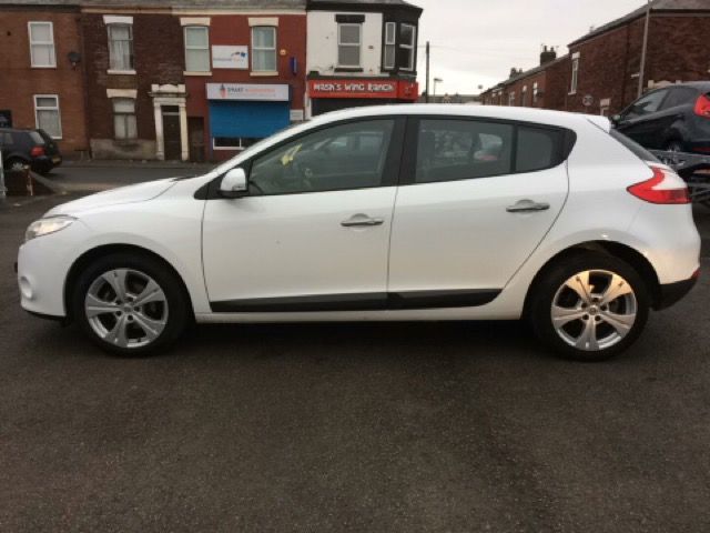 2010 Renault Megane 1.5 DCI 5d image 4