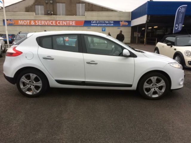 2010 Renault Megane 1.5 DCI 5d image 6