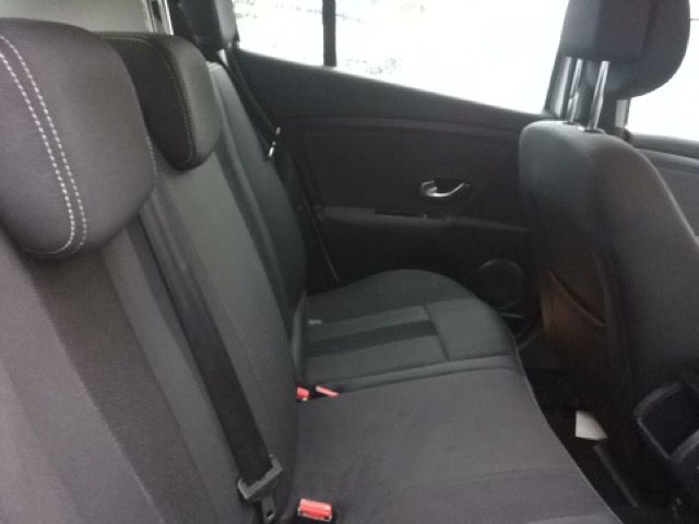 2010 Renault Megane 1.5 DCI 5d image 9