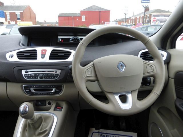2010 Renault Scenic 1.5 DCI 5d image 7