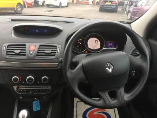 2010 Renault Megane 1.6 I-MUSIC VVT 5d image 9