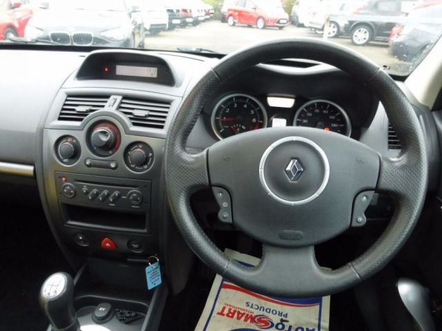 2008 Renault Megane 1.6 VVT 5d image 7