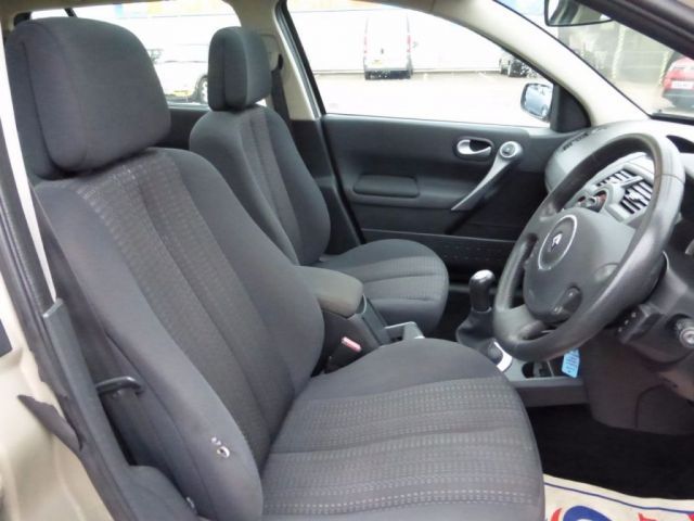2008 Renault Megane 1.6 VVT 5d image 8