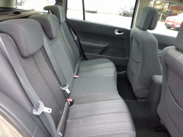 2008 Renault Megane 1.6 VVT 5d image 9