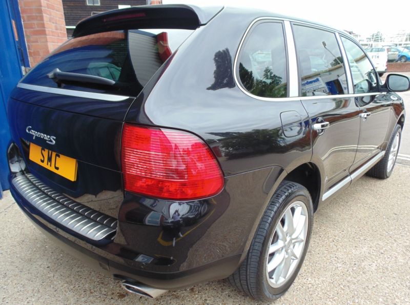 2004 Porsche Cayenne 4.5S image 4