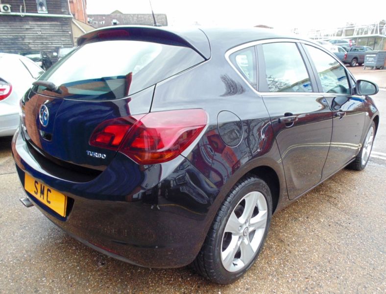 2010 Vauxhall Astra 1.4 i Turbo 16v SRi 5dr image 4