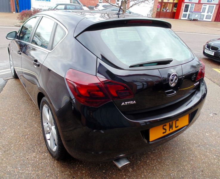 2010 Vauxhall Astra 1.4 i Turbo 16v SRi 5dr image 6