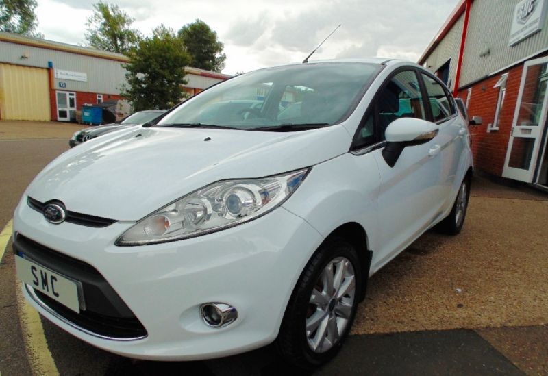2010 Ford Fiesta 1.6 TDCI Zetec 5DR image 2