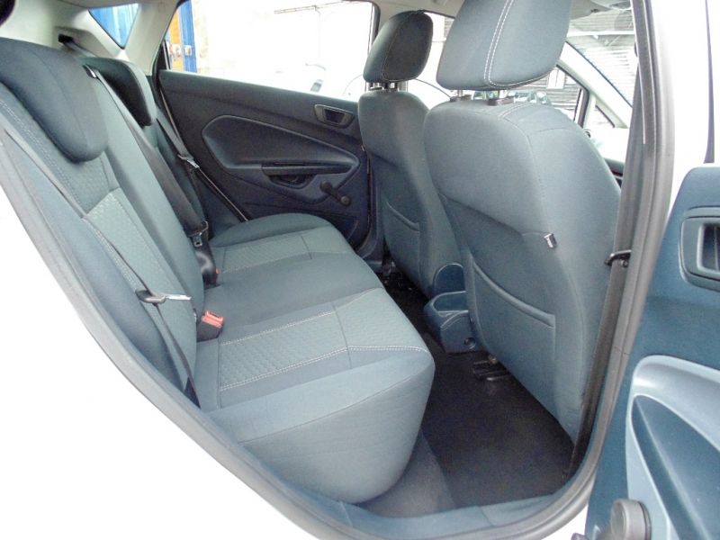 2010 Ford Fiesta 1.6 TDCI Zetec 5DR image 5
