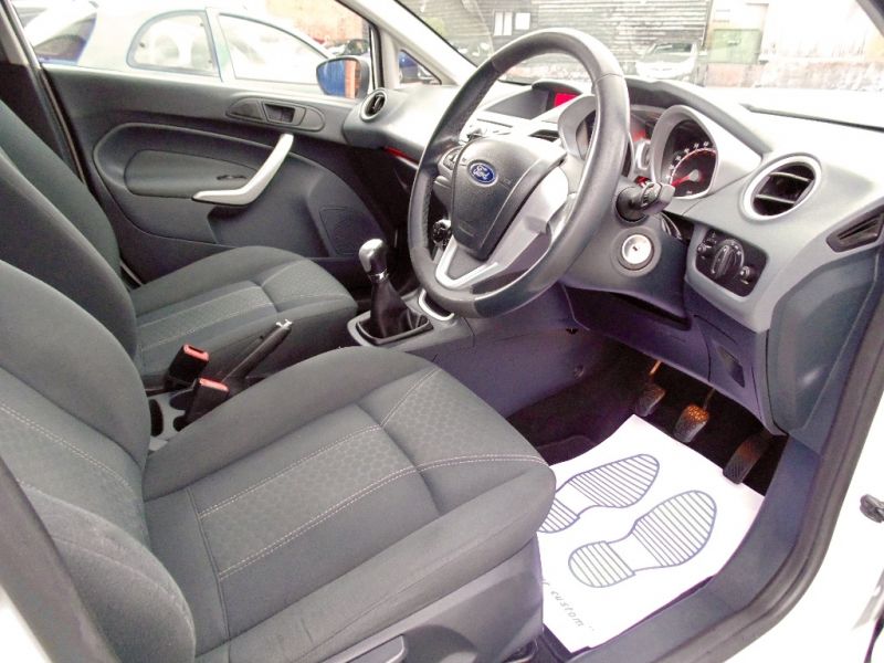 2010 Ford Fiesta 1.6 TDCI Zetec 5DR image 6