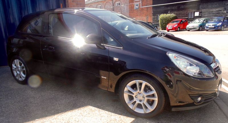 2006 Vauxhall Corsa 1.4 i 16v SXi 3dr image 1