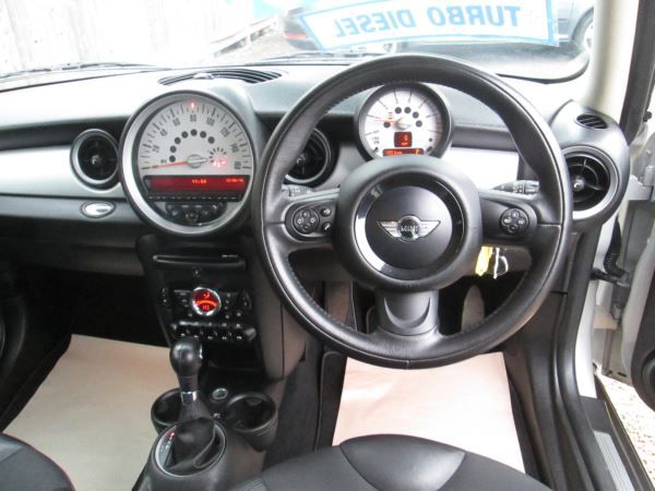 2011 MINI 2.0 Cooper D 3dr image 6