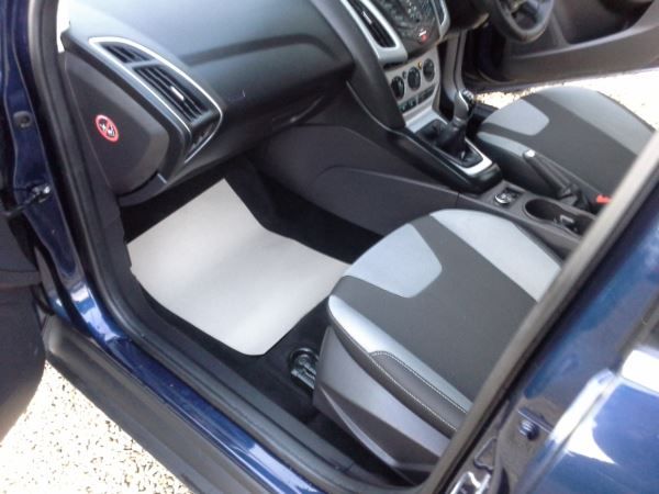 2013 Ford Focus 1.0 Zetec 5dr image 9