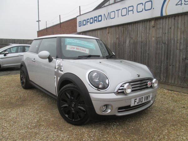 2010 MINI Cooper Camden image 1