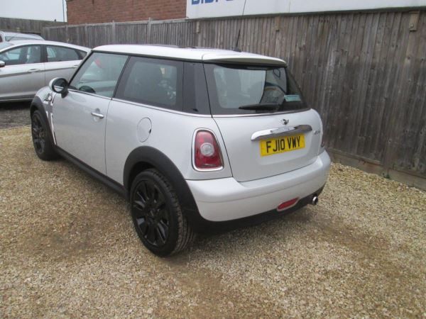 2010 MINI Cooper Camden image 5