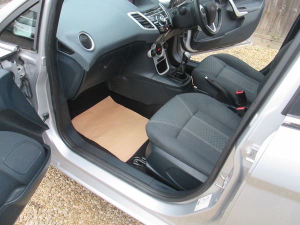 2011 Ford Fiesta 1.6 TDCi 5dr image 9