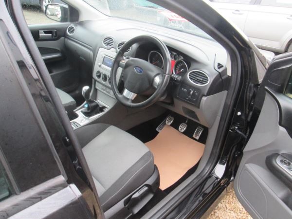 2010 Ford Focus 1.6 TDCi Zetec S 5dr image 6
