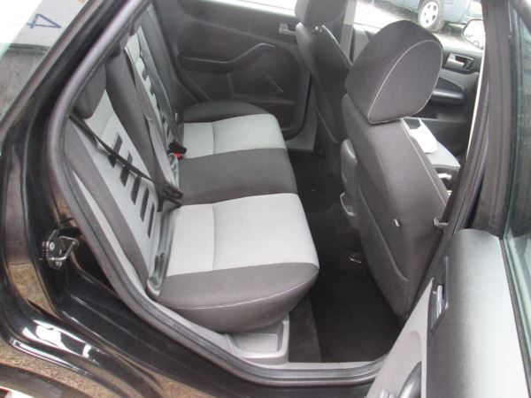 2010 Ford Focus 1.6 TDCi Zetec S 5dr image 7