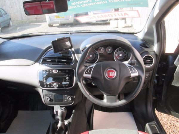 2012 Fiat Punto 1.4 5dr image 8