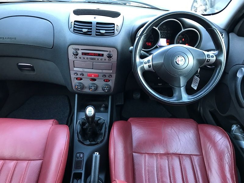 2002 Alfa Romeo 147 1.6 image 9