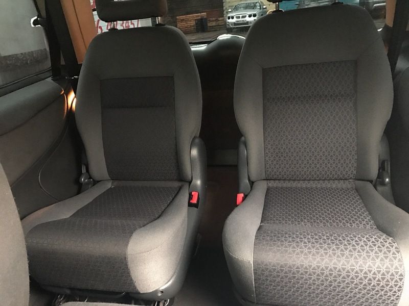 2005 Ford Galaxy Zetec 1.9TDI image 8