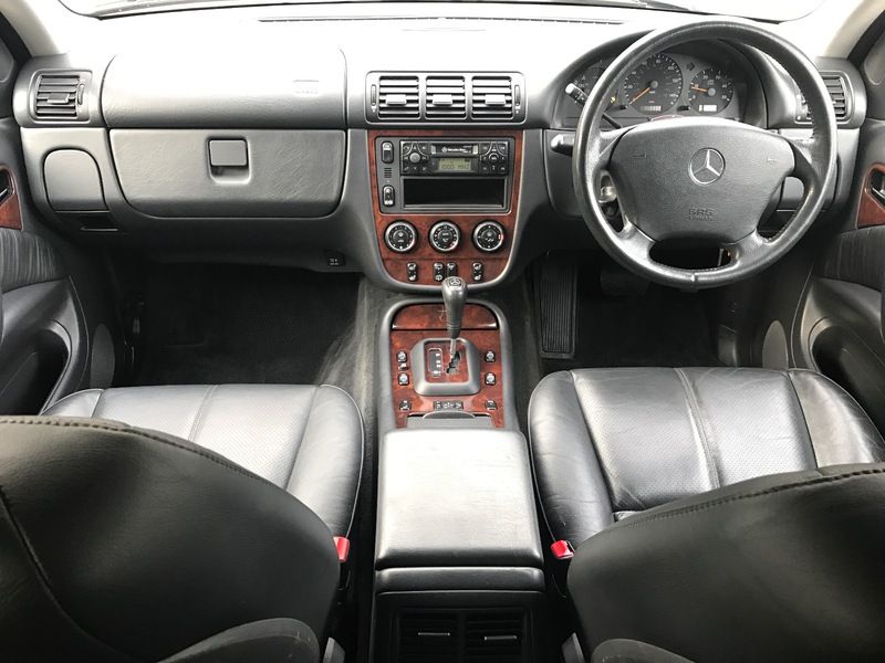 2004 Mercedes M Class ML270 CDI image 8