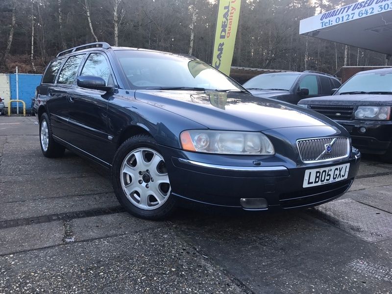 2005 Volvo V70 D5 SE image 1