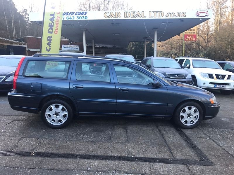 2005 Volvo V70 D5 SE image 2