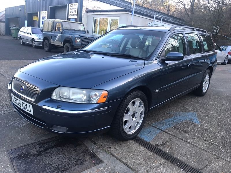 2005 Volvo V70 D5 SE image 3