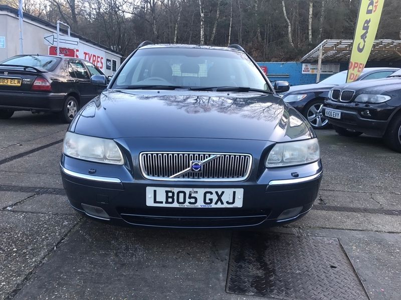 2005 Volvo V70 D5 SE image 4