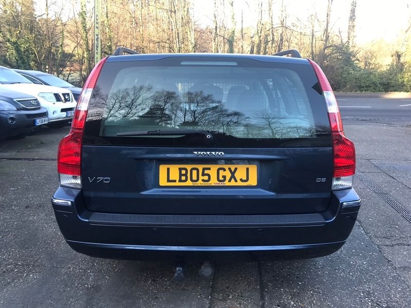 2005 Volvo V70 D5 SE image 5