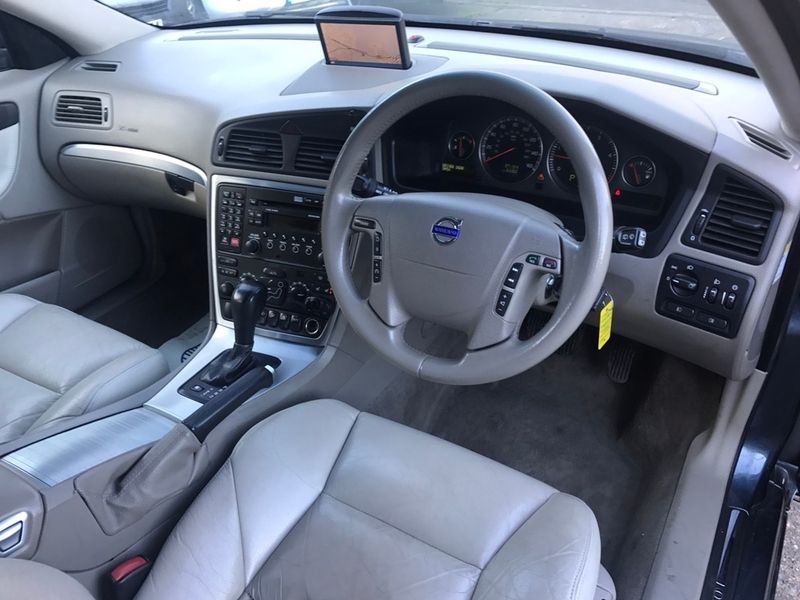 2005 Volvo V70 D5 SE image 6